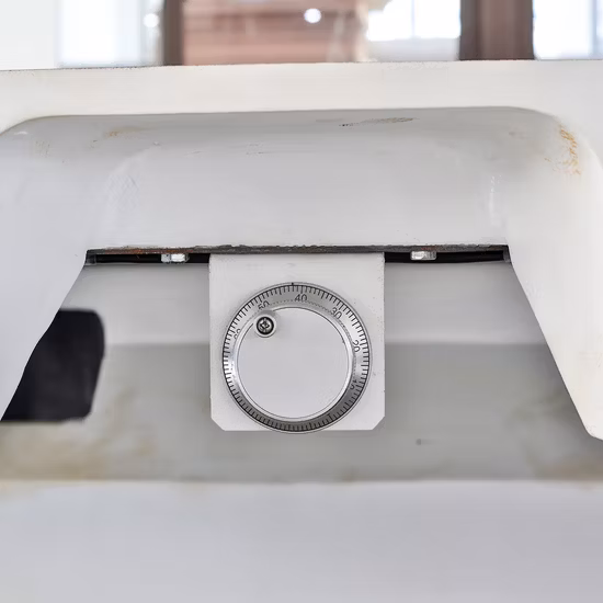 Programmatischer Hochgeschwindigkeits-Papierschneider. Vollautomatische Papierschneidemaschine mit digitaler Steuerung